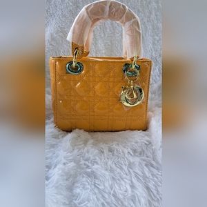NWOT!! TRENDY SATCHEL HANDBAG